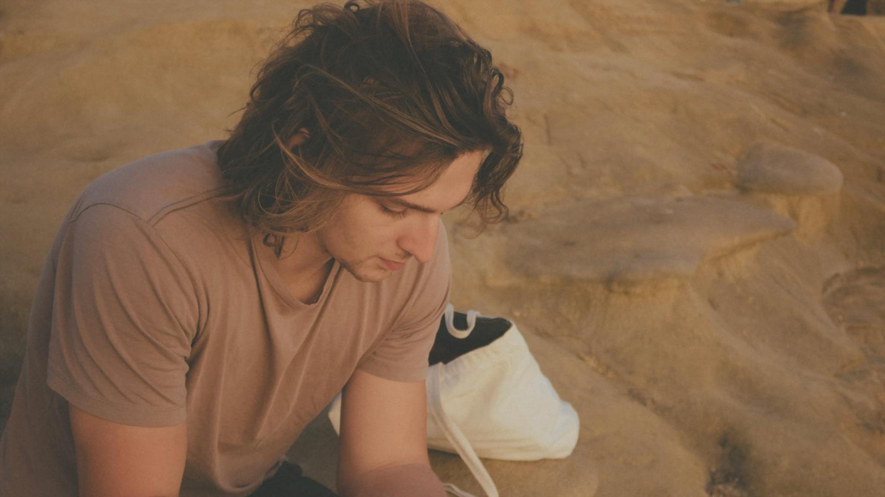 Studentessa durante una sessione pratica di makeup