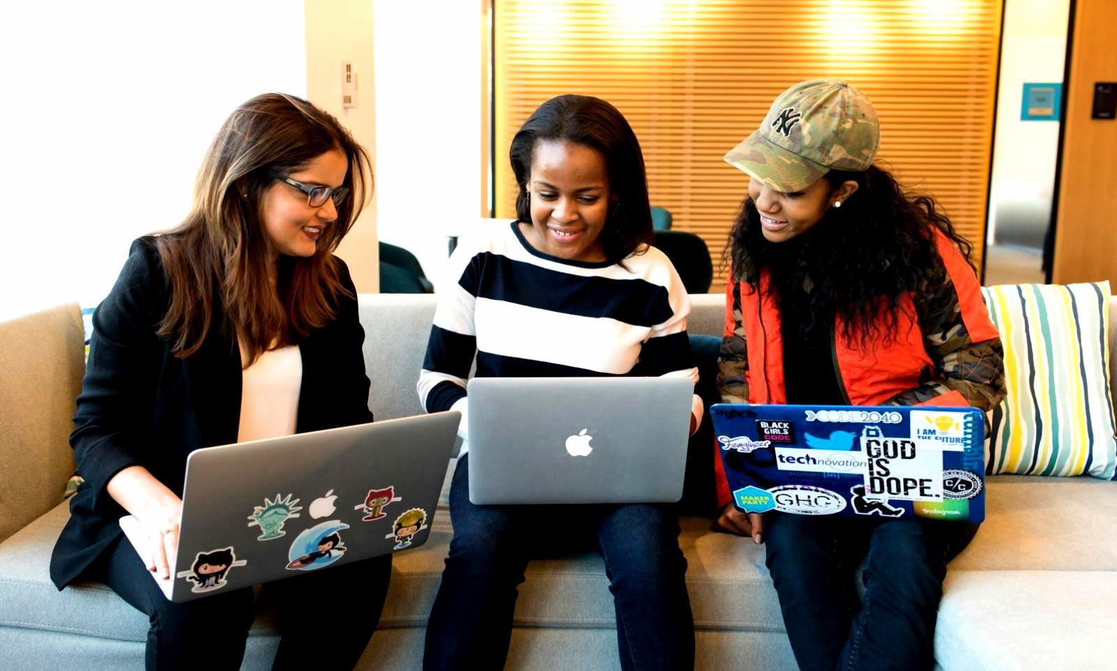 Sessione di networking tra studenti e professionisti del settore beauty